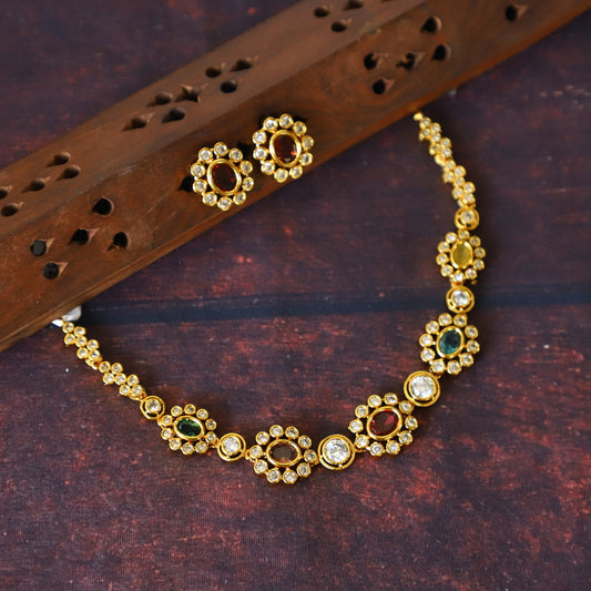 PEARLS NECKPIECE