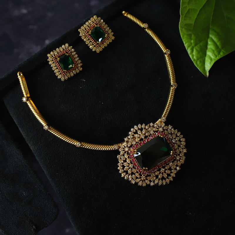 GREEN FLOWER NECKPIECE