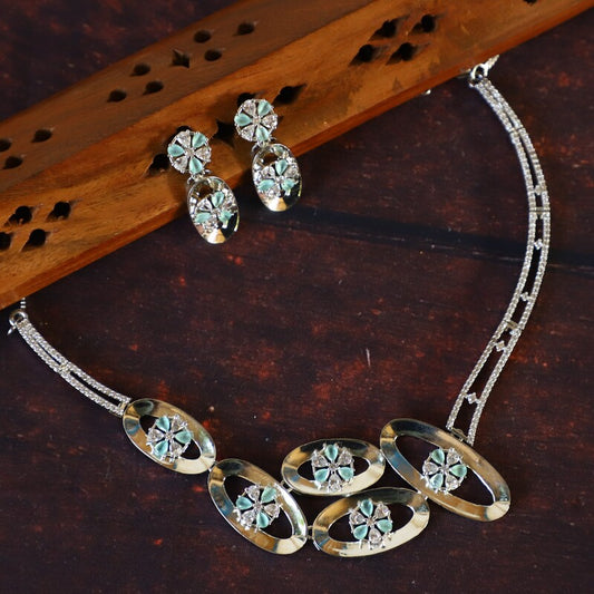 TWINKLING NECKPIECE