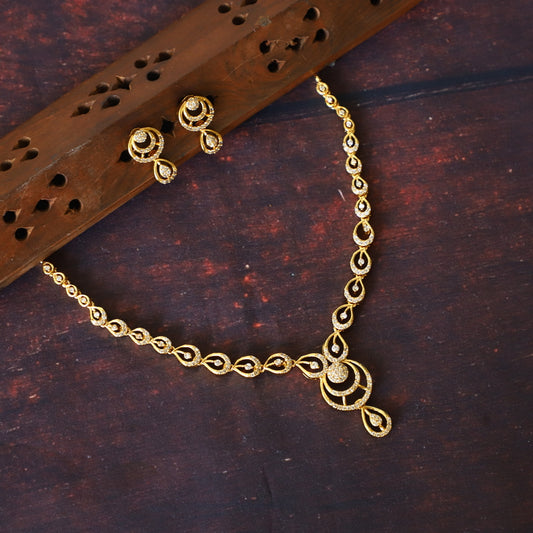 SIMPLE GOLD FINISHING NECK PIECE