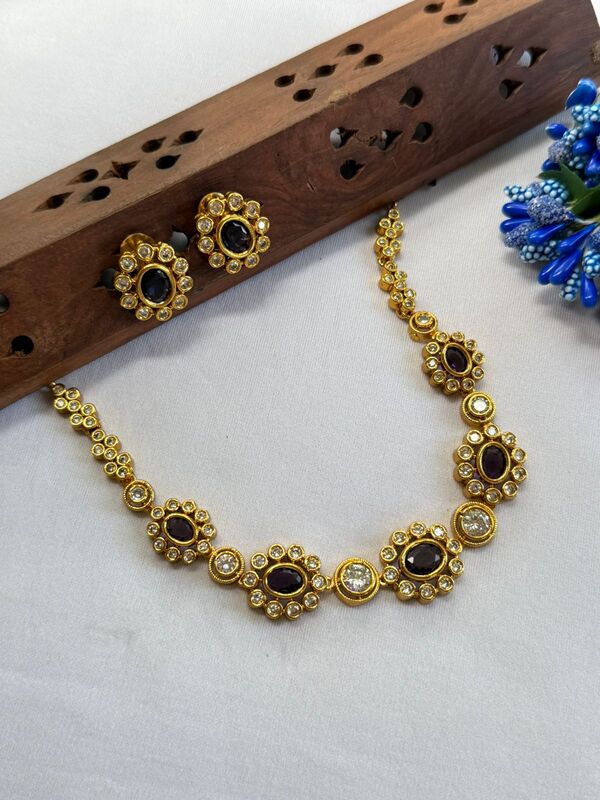 TINY NECKPIECE
