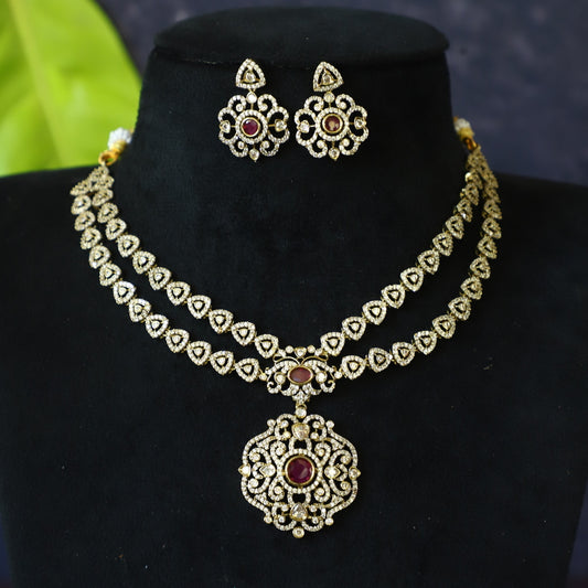 VICTORYA NECKPIECE