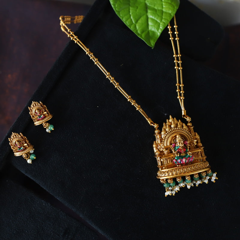 VELVET NECKPIECE