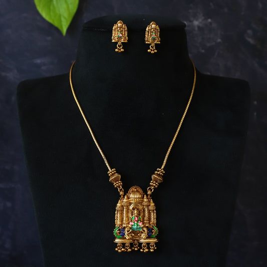 BLOOSOM NECKPIECE