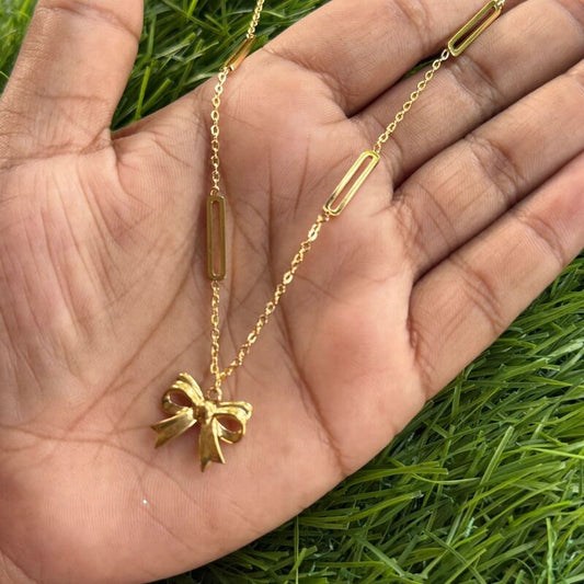 Tie design rose gold chain