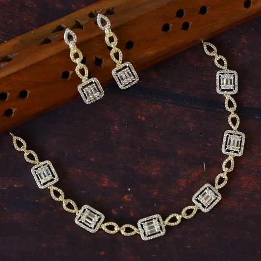 TINY TINY NECKPIECE