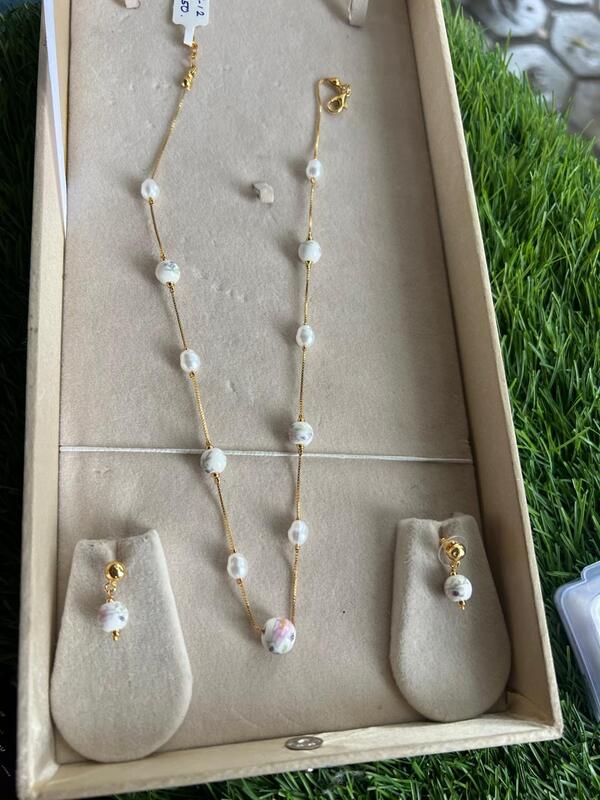 White and green shade pearl chain