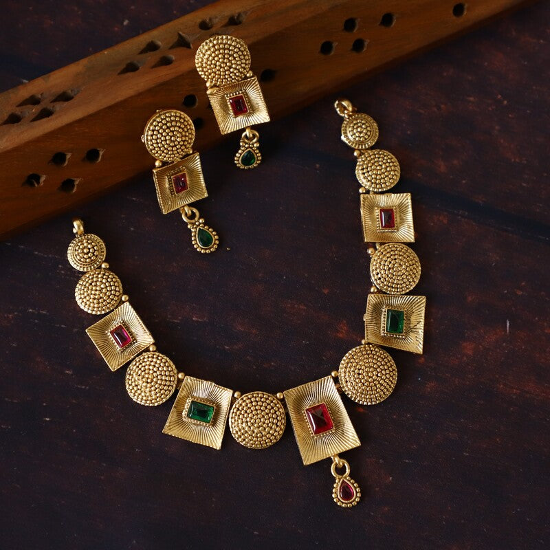 SIGNATURE NECKPIECE