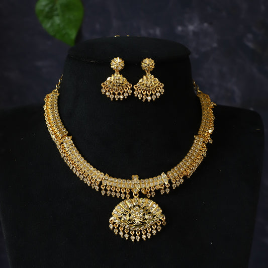 CLASSY NECKPIECE