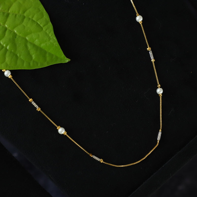 TINY PEARL CHAIN