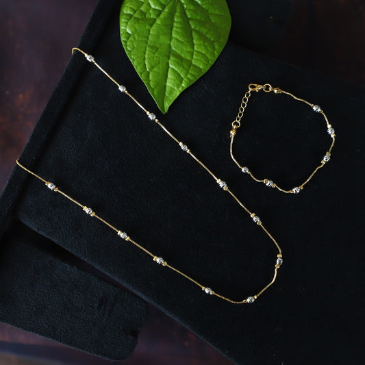 TINY. CHAIN