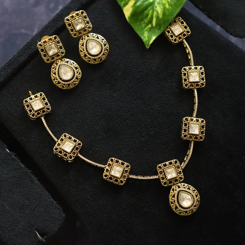 HYENA NECKPIECE