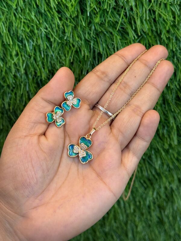 Ring type rose gold pendant set