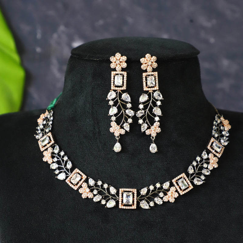 ""UNIQUE"" NECKPIECE