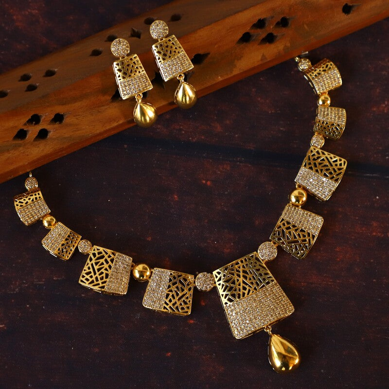 MASSIVE NECKPIECE