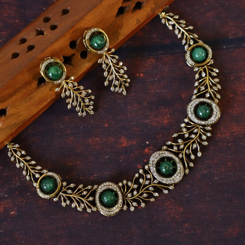 LEAFY NECKPIECE