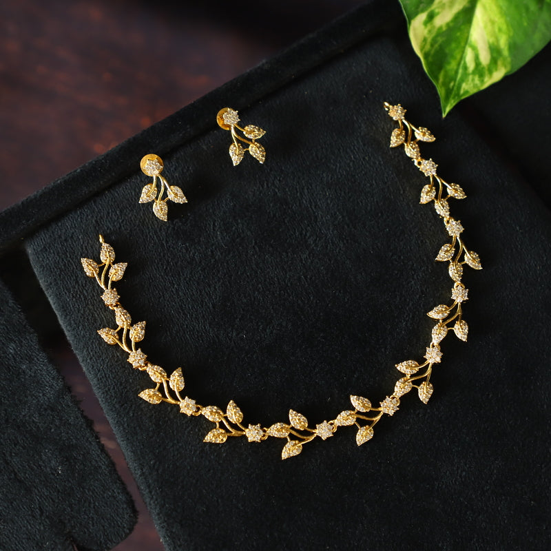JAVITRI NECKPIECE