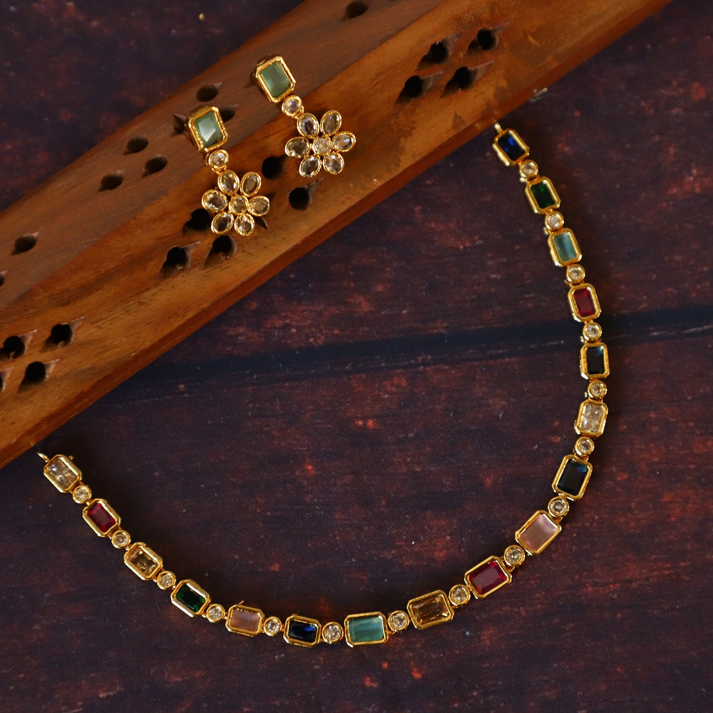 MULTI NECKPIECE