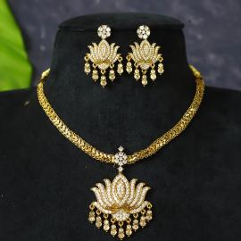 TRADIONAL NECKPIECE