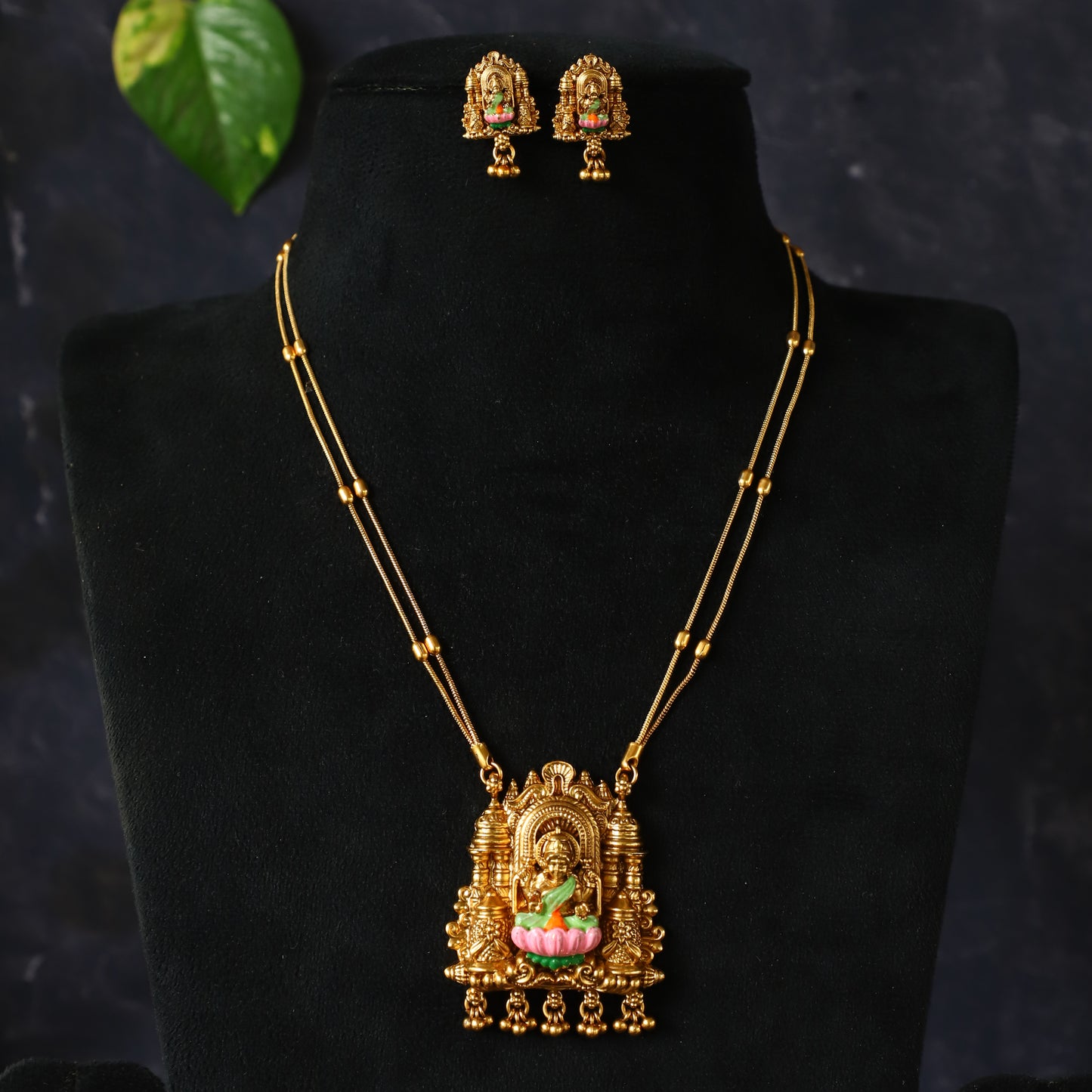 LION CHAIN