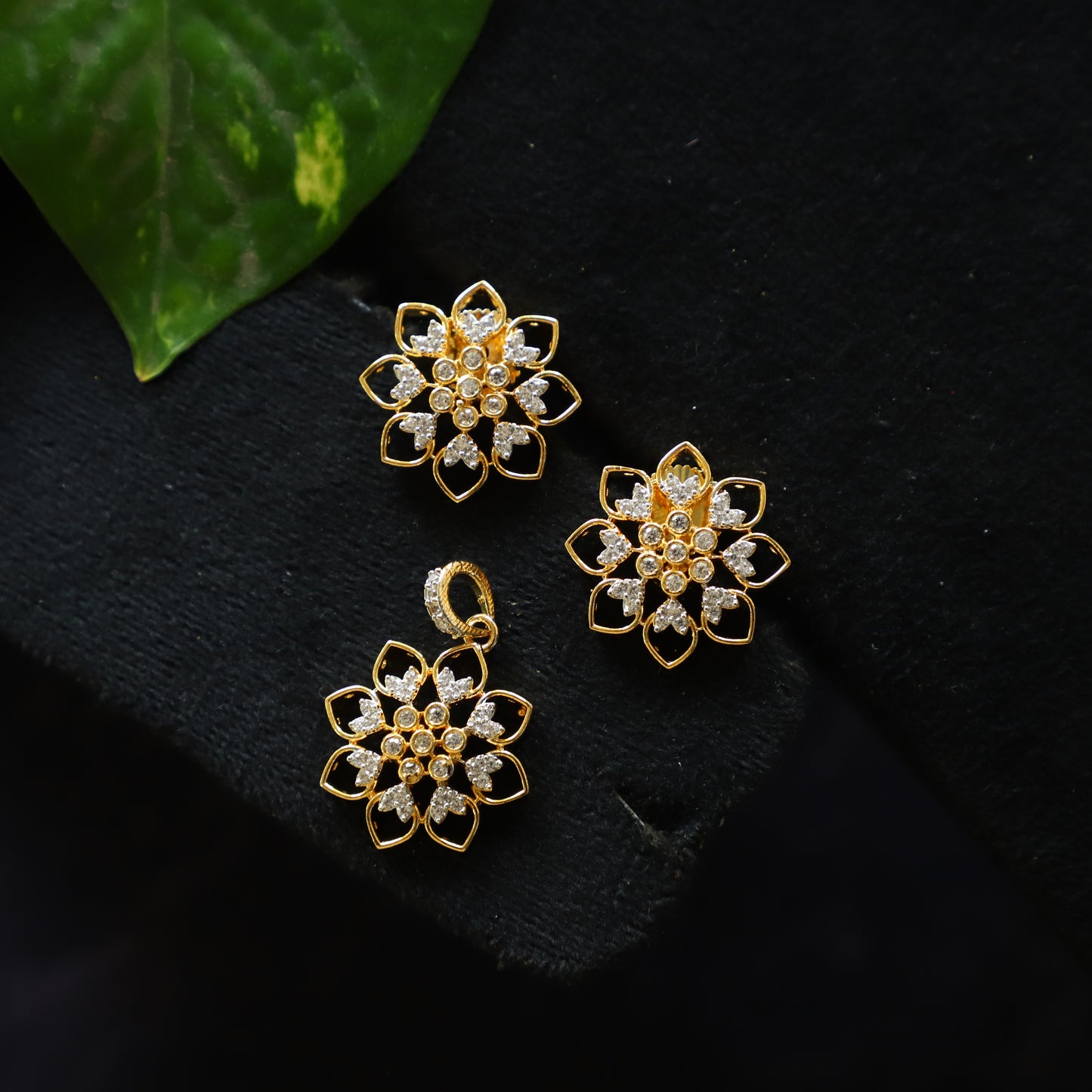 PISTACHIO PENDANT SET