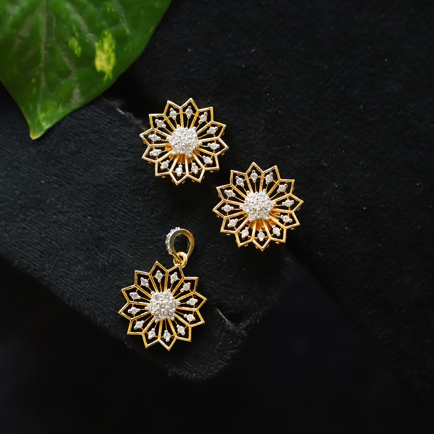 HAZELNUT PENDANT SET