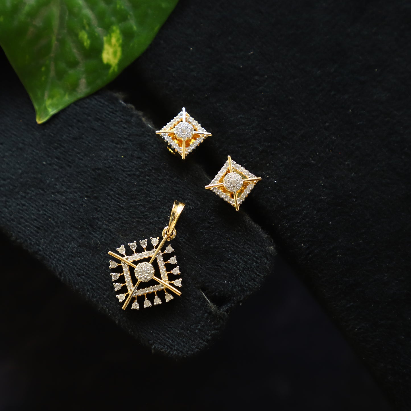 ALMOND PENDANT SET
