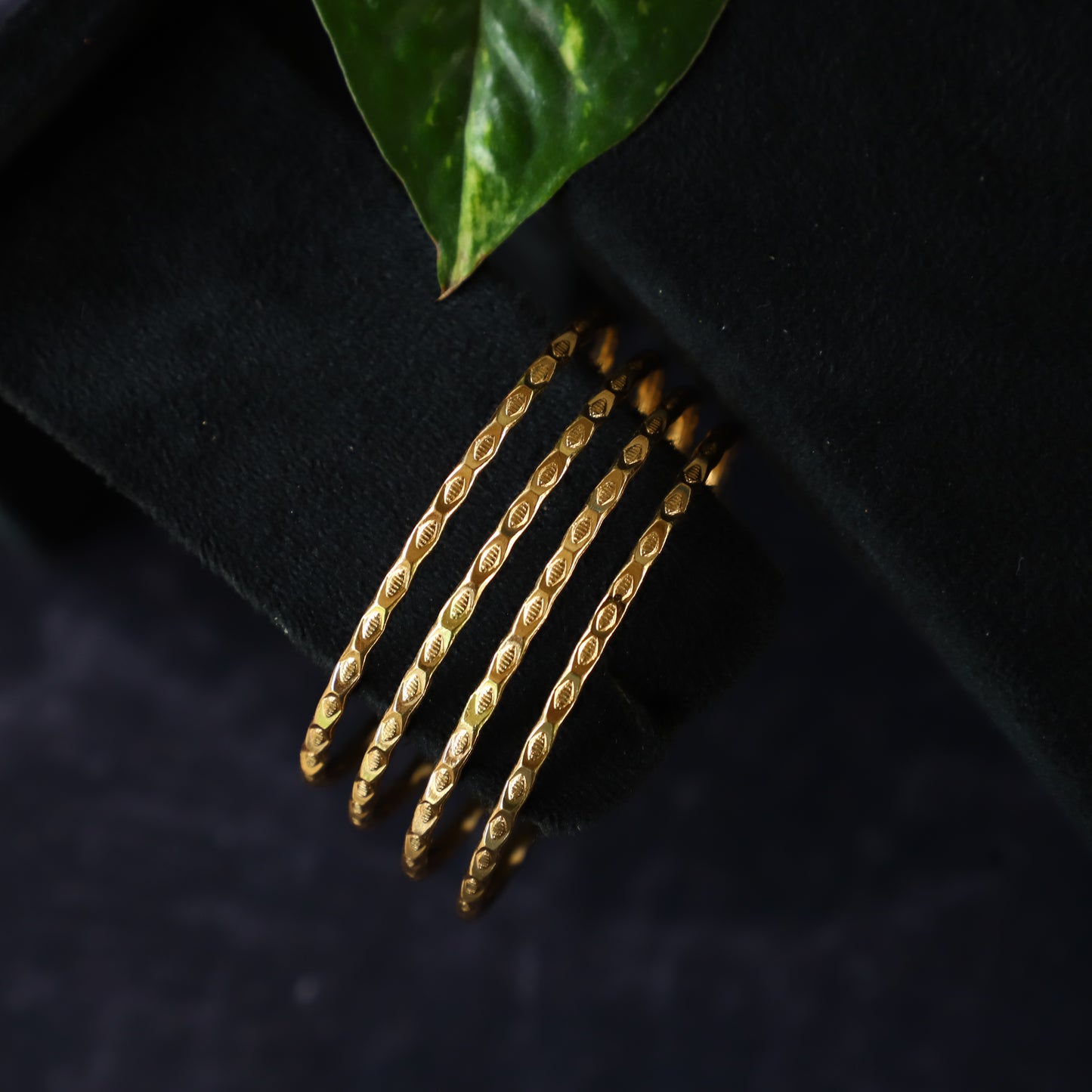 BEECH BANGLE