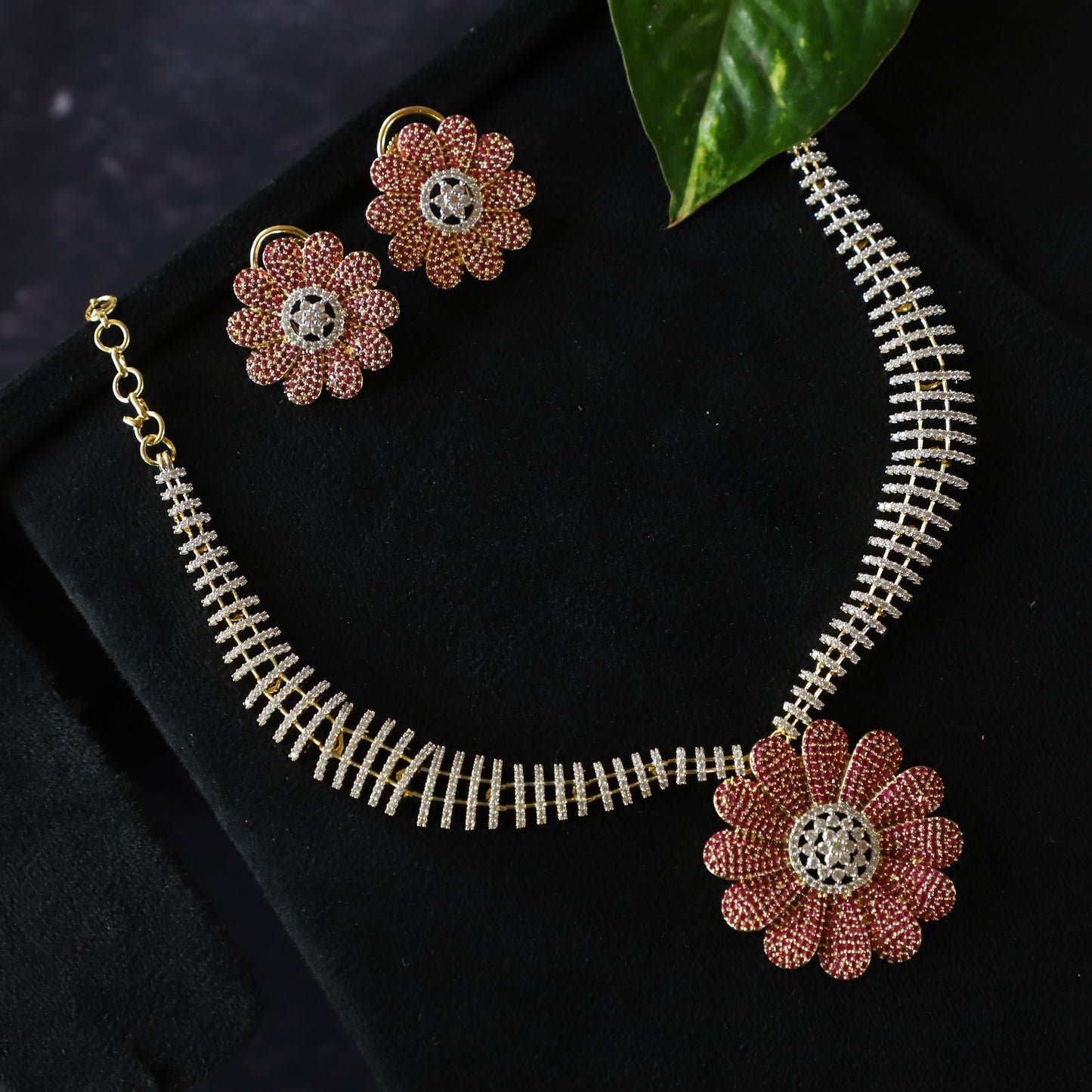 MIKA NECKPIECE