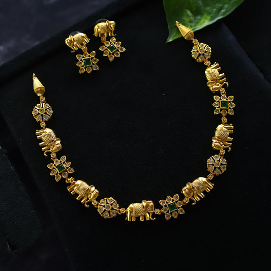 PINE NECKPIECE