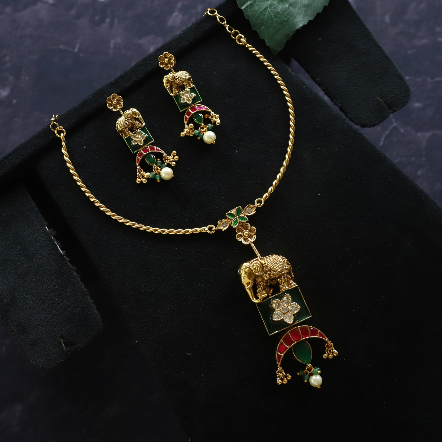 FLOPPY NECKPIECE