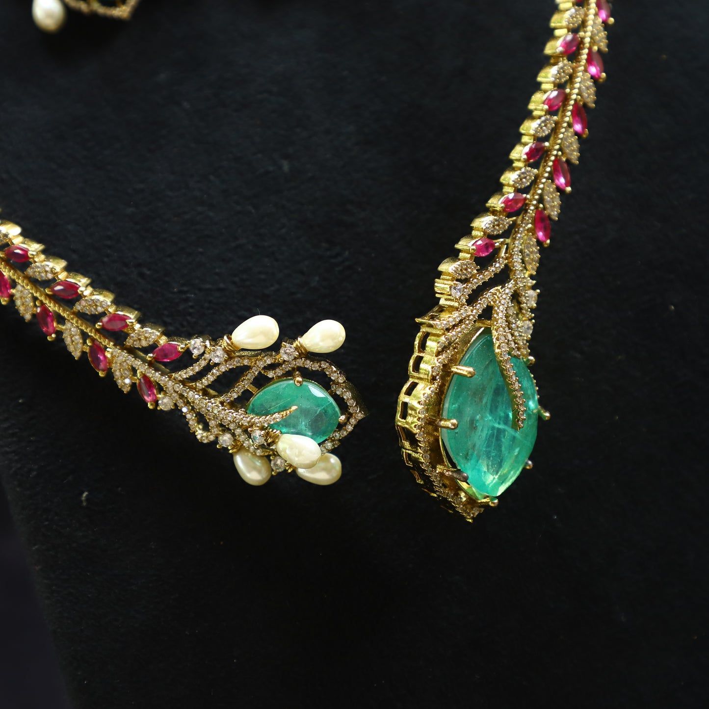 GEORGE NECKPIECE