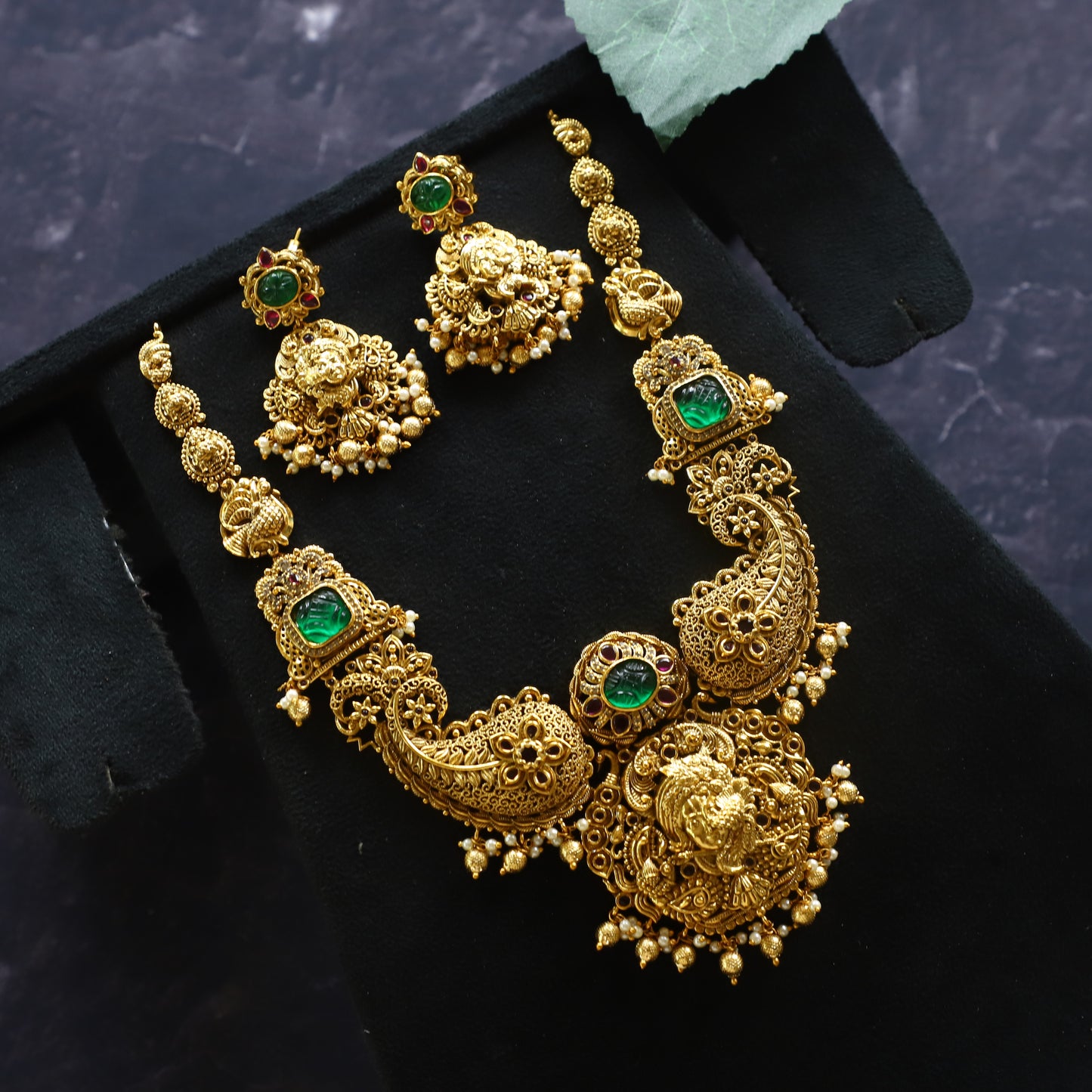 SNICKERS NECKPIECE