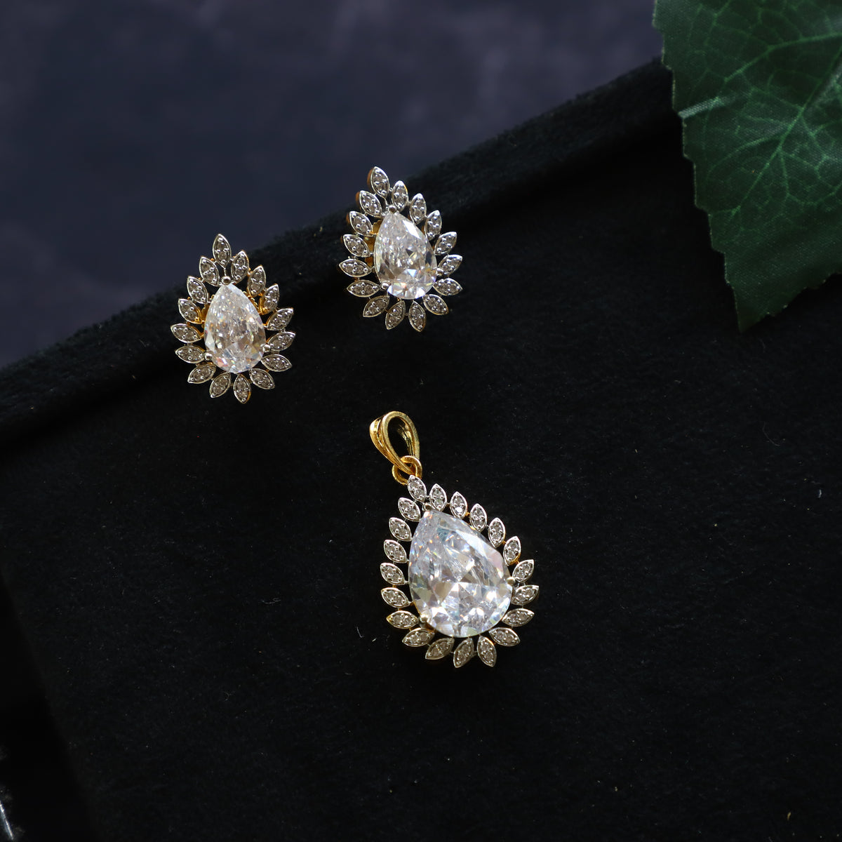 STITCH PENDANT SET
