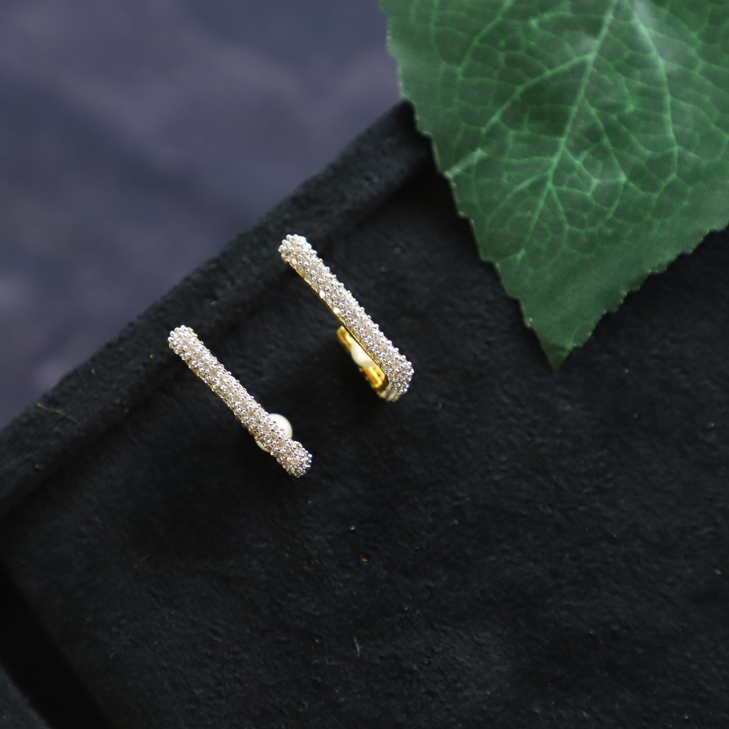 HALF ROUND STUD