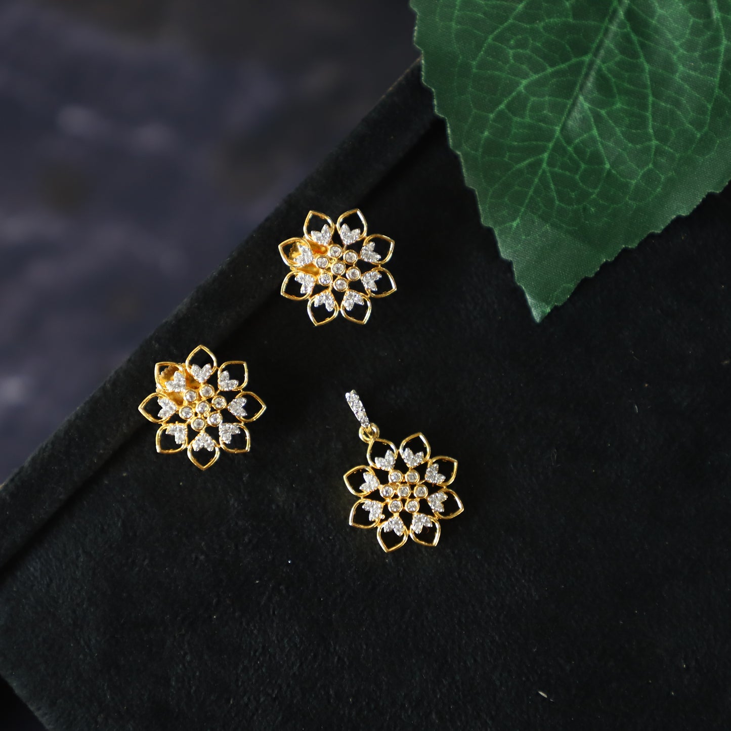 PISTACHIO PENDANT SET