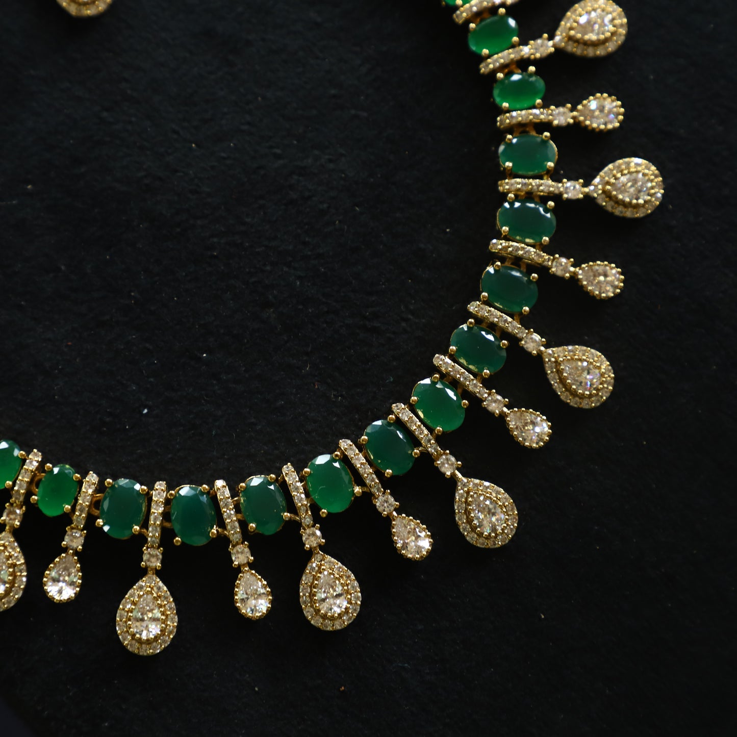 EMI AD NECKPIECE