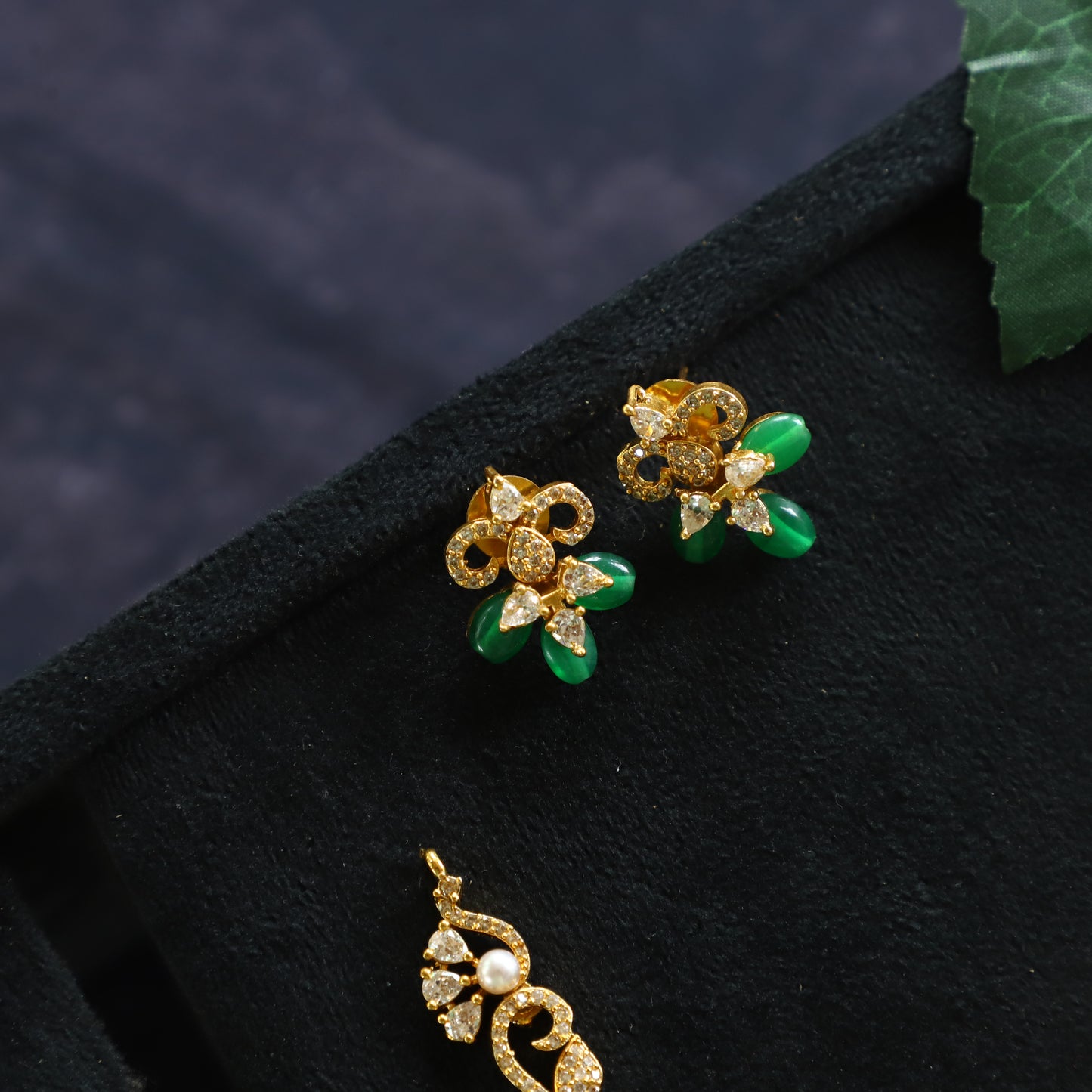 SONGBIRD NECKPIECE