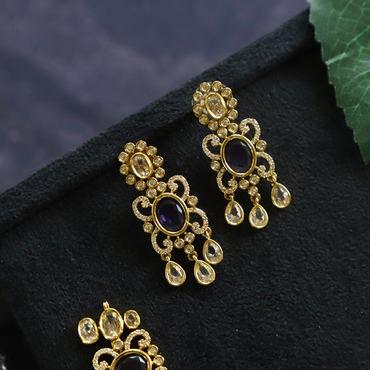 UNCUT VICTORIAN NECKPIECE