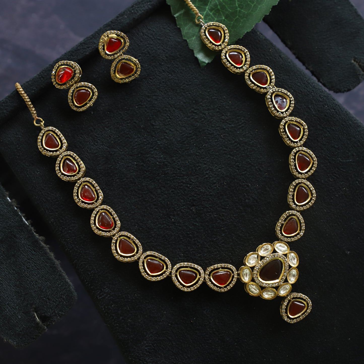 UNIQUE VICTORIAN NECKPIECE