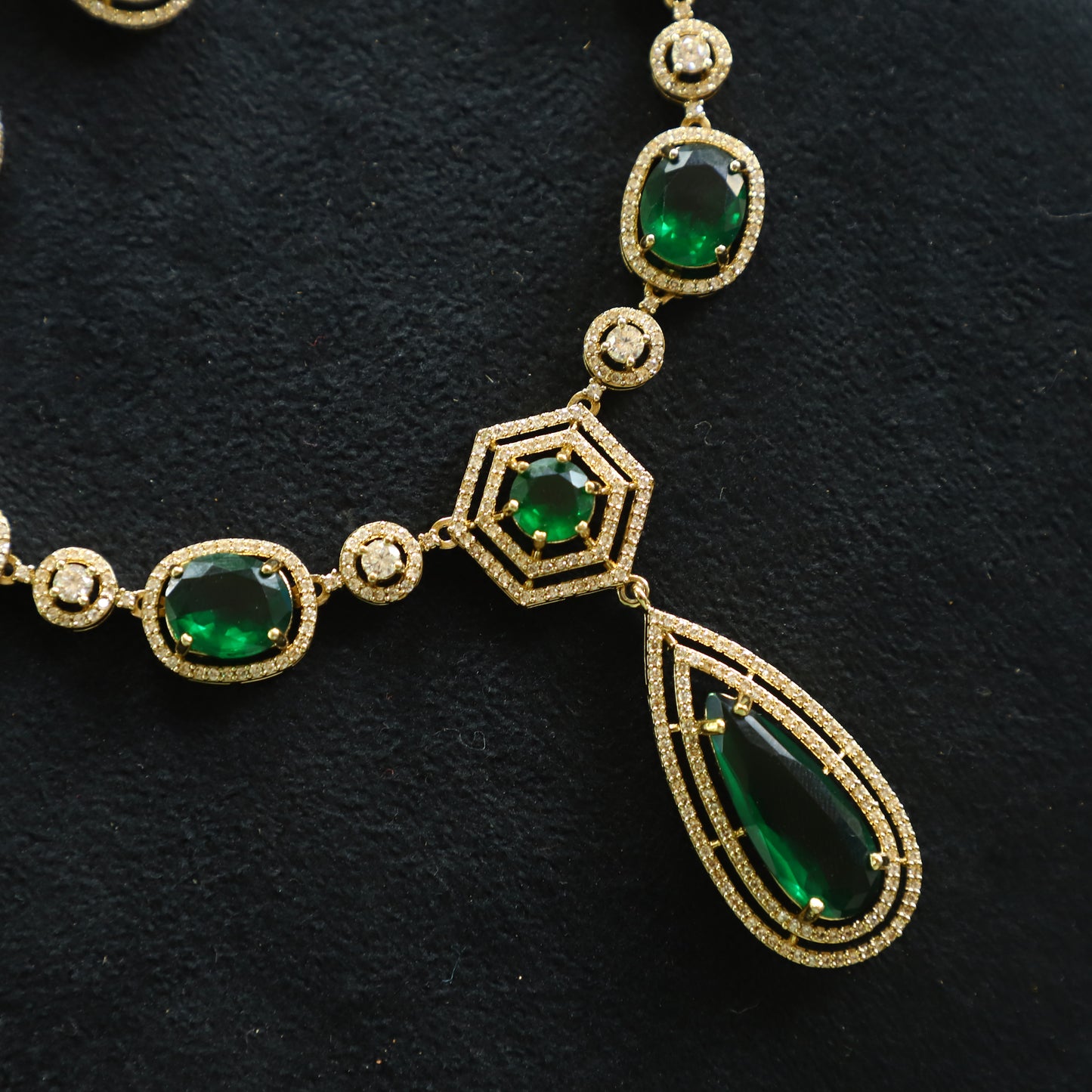 RAIN DROP NECKPIECE