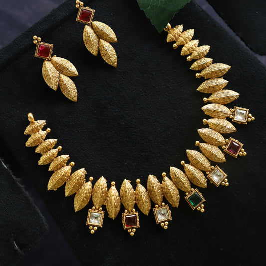 DESINGER NECKPIECE