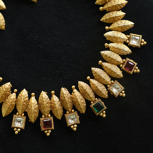 DESINGER NECKPIECE