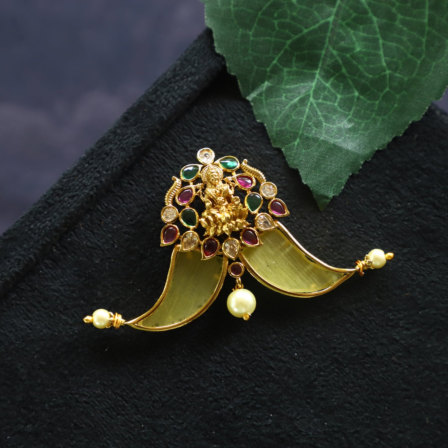 MULTI COLOR SINGA PAL PENDENT