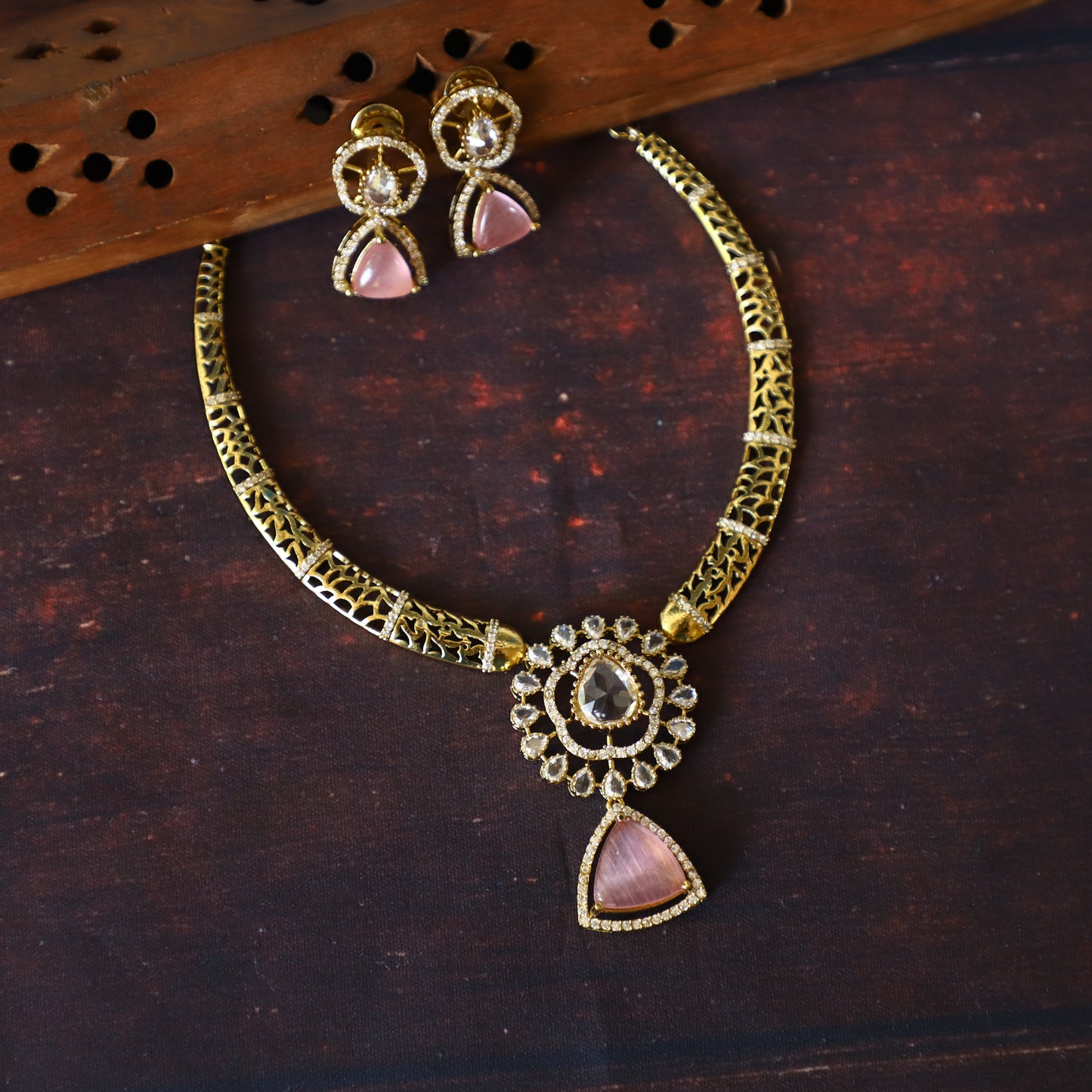 MANJU WARRIER NECKLACE