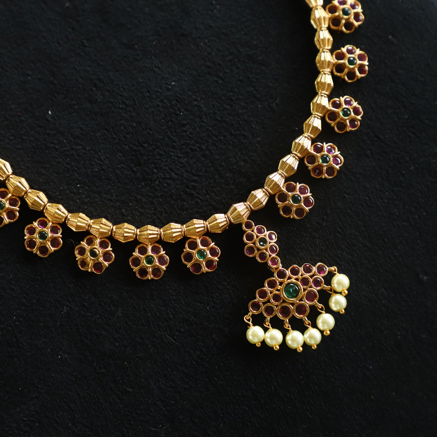 ISHU NECKPIECE