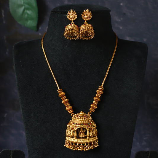EXCLUSIVE NECKPIECE