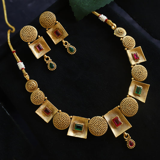 SIGNATURE NECKPIECE