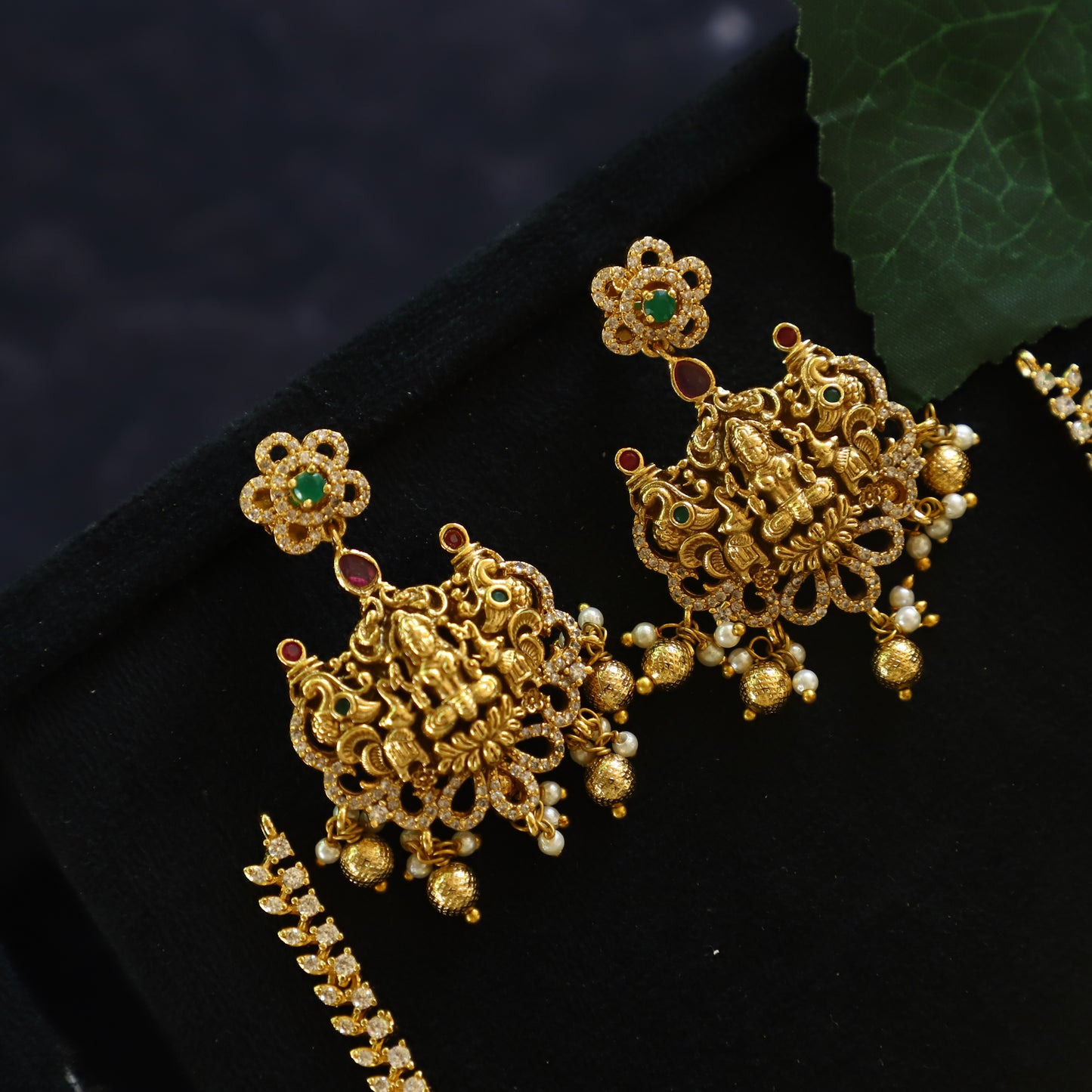 SENSATION NECKPIECE
