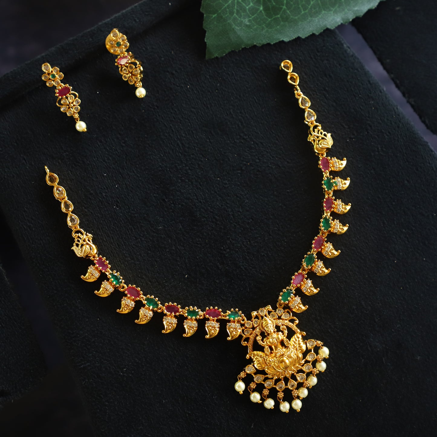 MATTA FINISH NECKPIECE